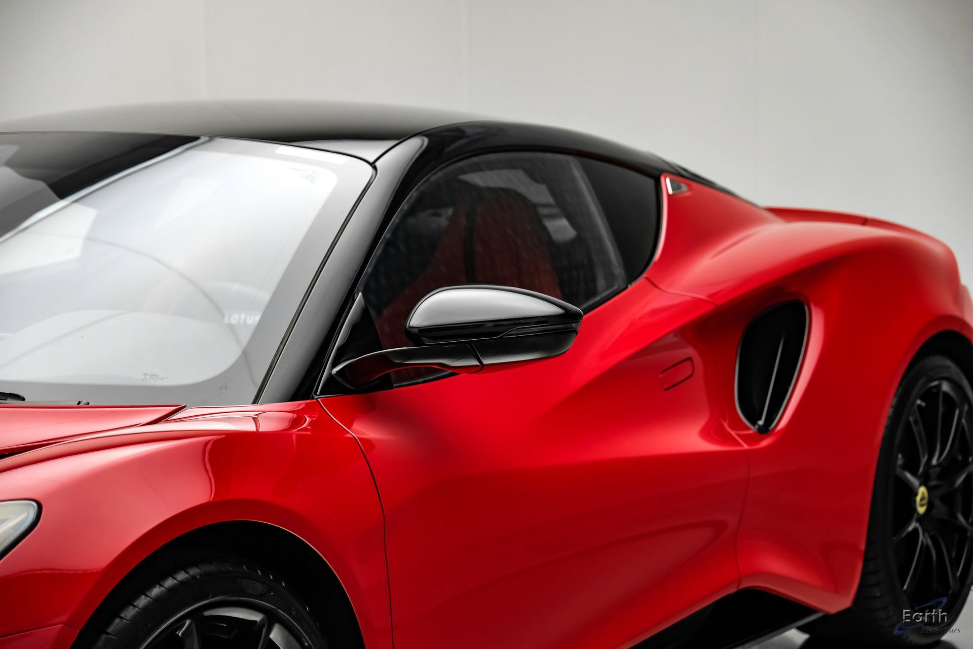 Used 2025 Lotus Emira RWD image 32
