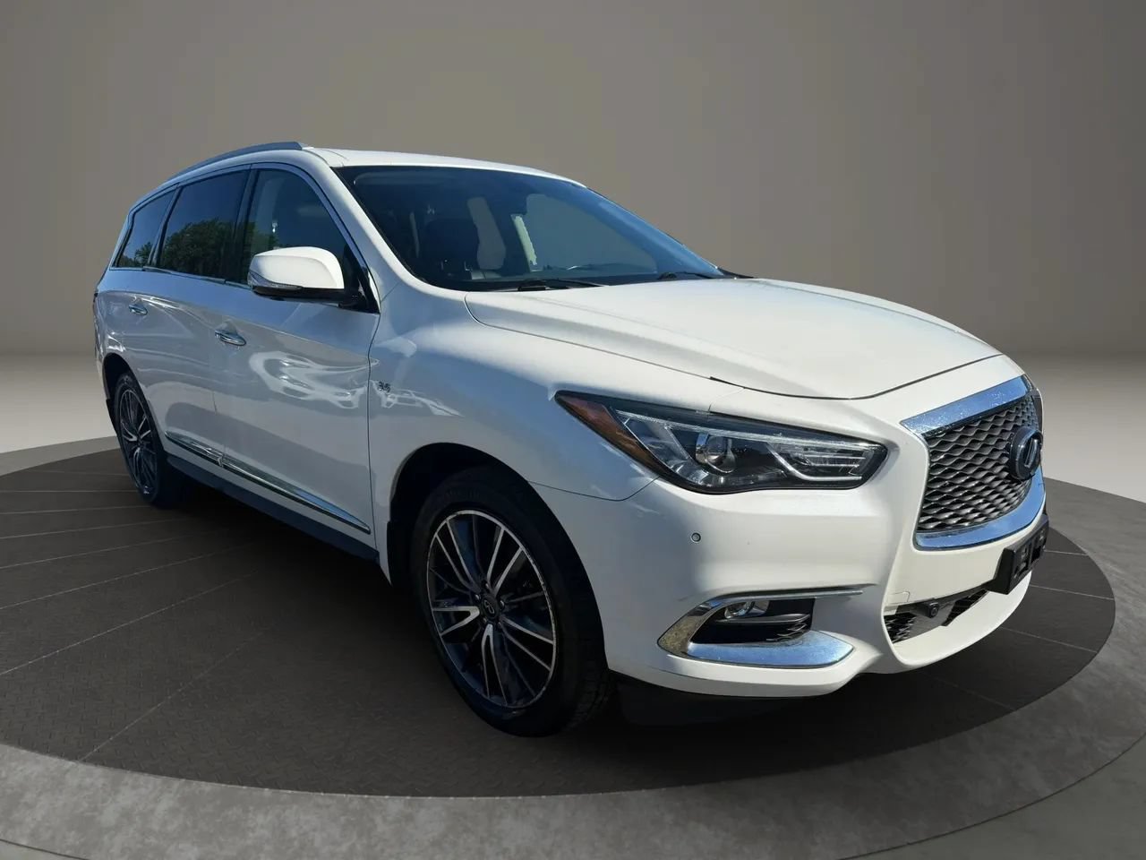 Used 2017 INFINITI QX60 Luxe w/ Premium Plus Package AWD/4WD image 3