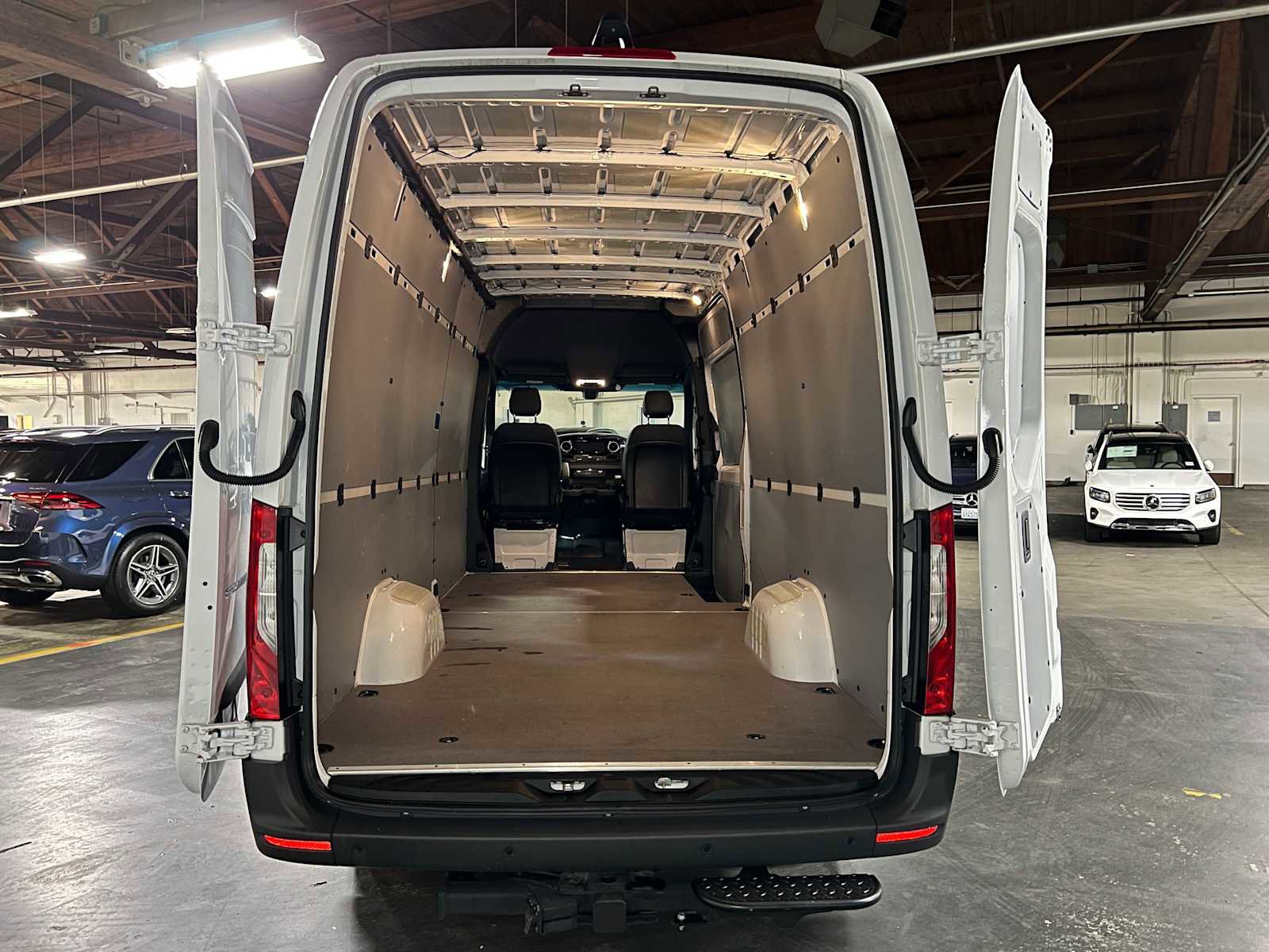 Used 2025 Mercedes-Benz Sprinter 2500 image 17