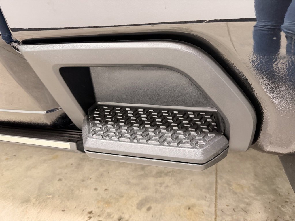 Used 2021 GMC Sierra 3500 Denali w/ Denali Black Diamond Edition image 19