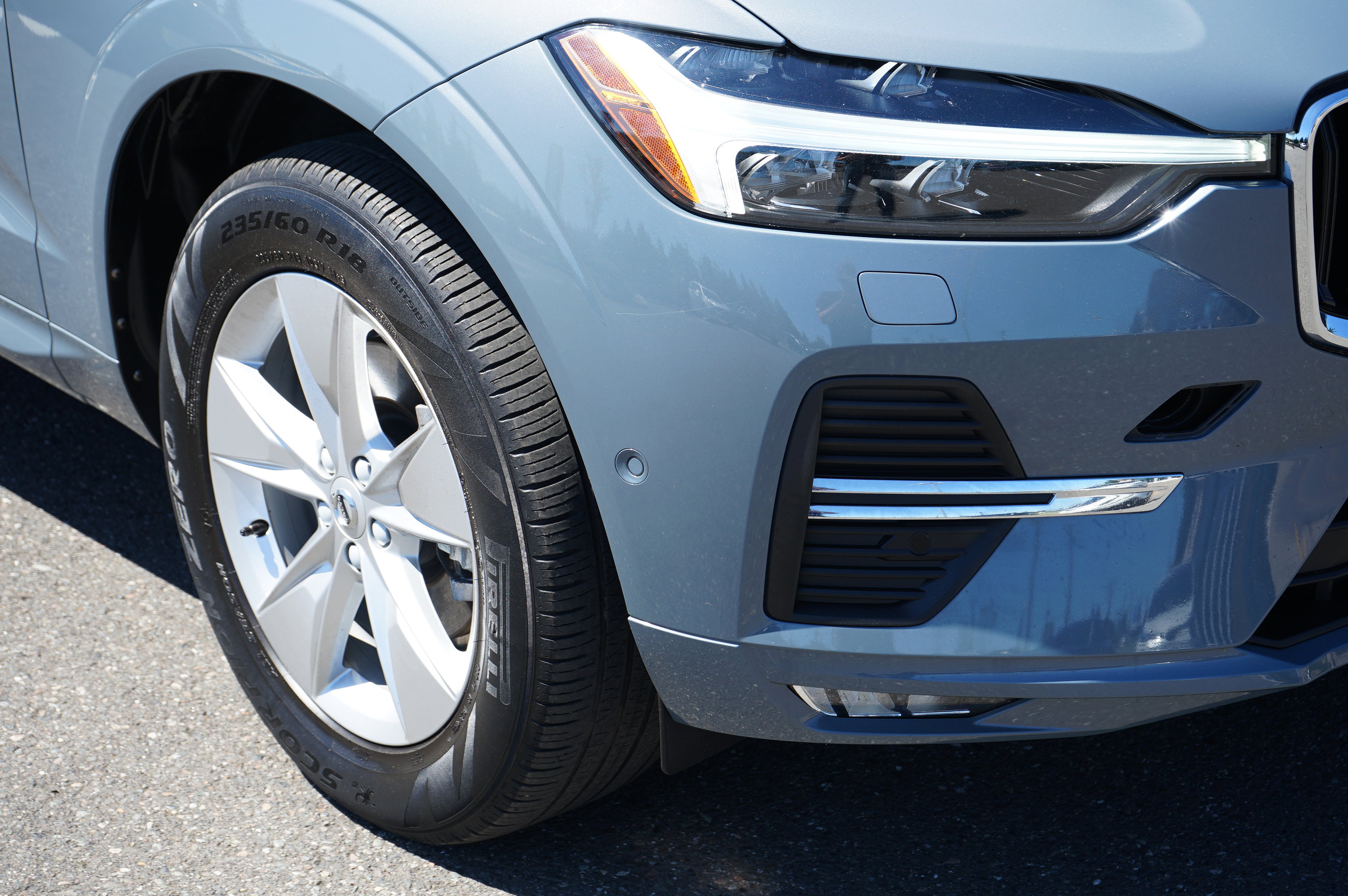 Used 2022 Volvo XC60 B5 Momentum image 2