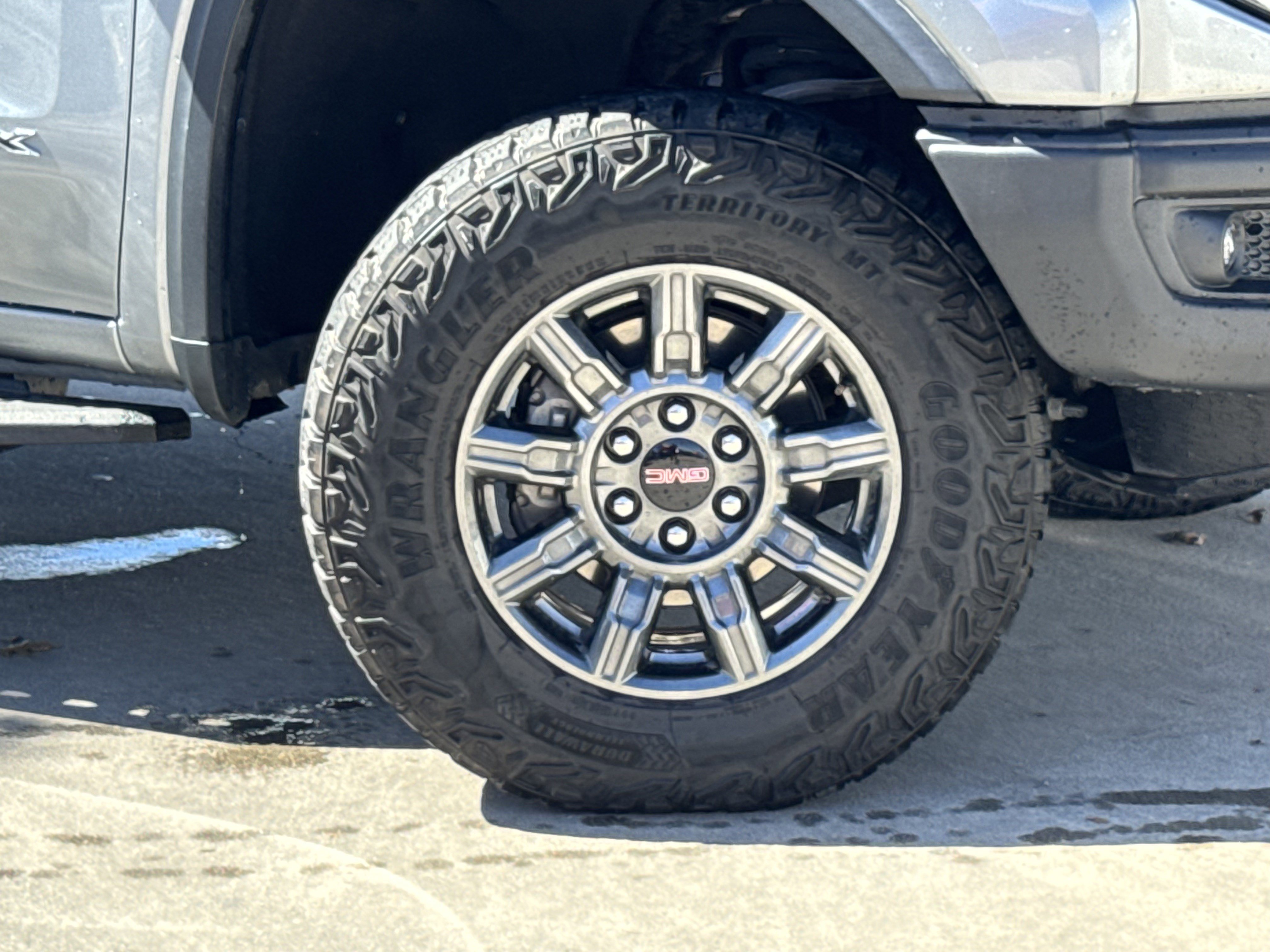 Used 2024 GMC Sierra 1500 AT4X image 2