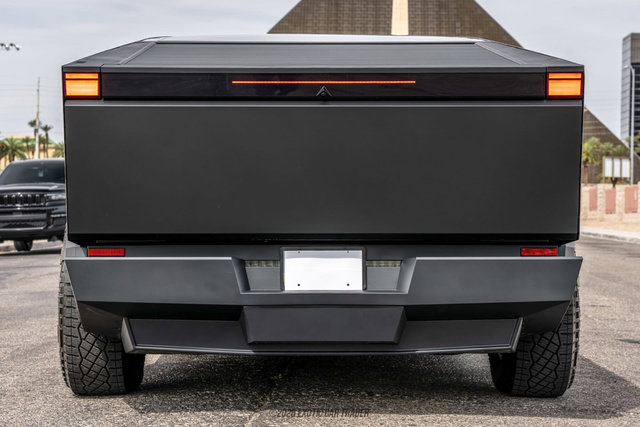 Used 2024 Tesla Cybertruck Cyberbeast AWD/4WD image 5