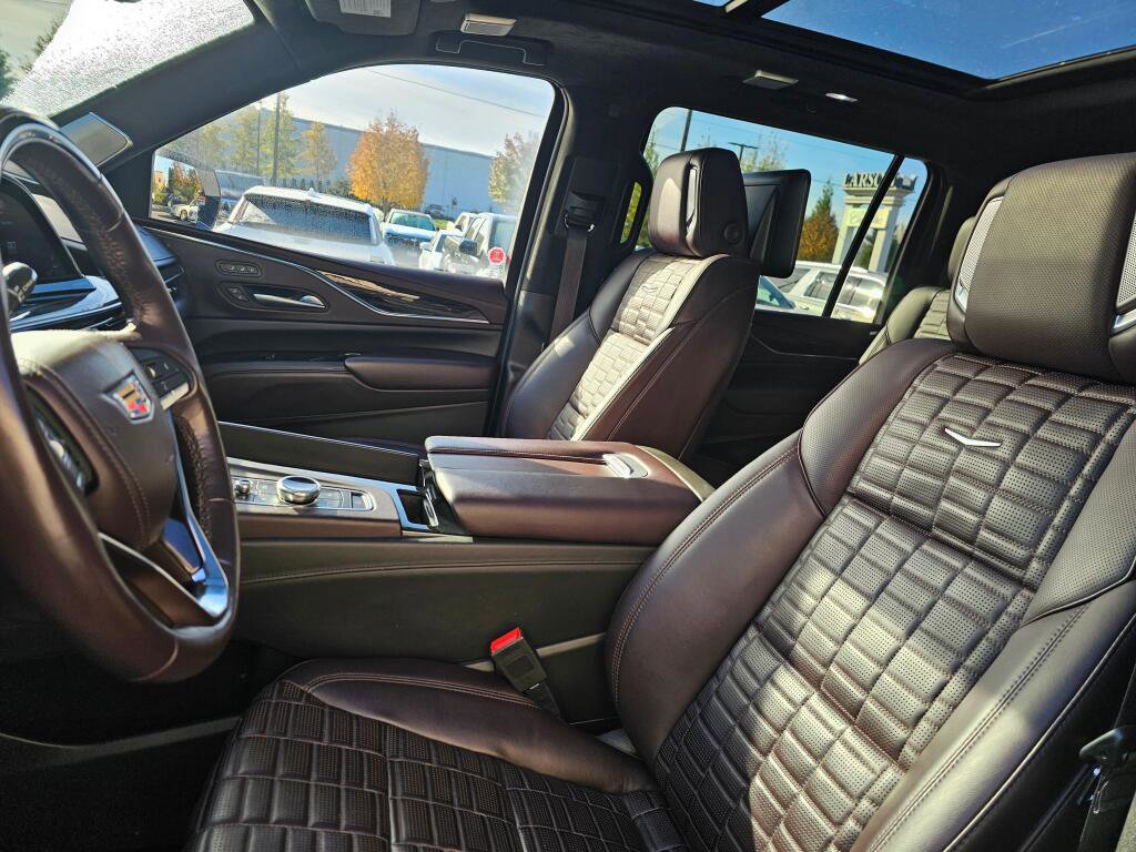 Certified 2023 Cadillac Escalade ESV Sport Platinum image 30