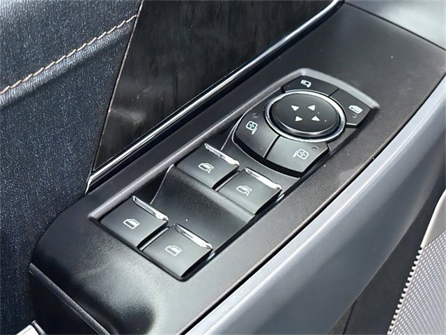 Used 2022 Ford F150 Lightning Lariat image 19