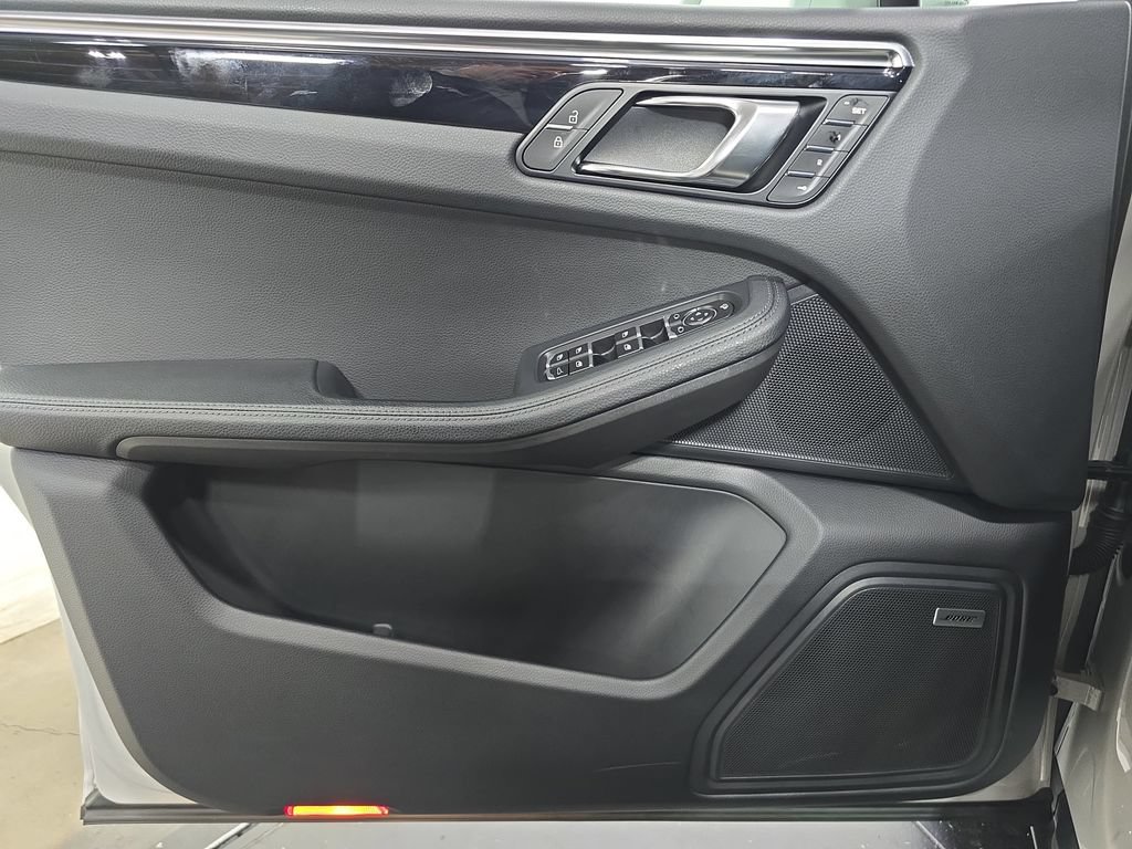 Certified 2026 Porsche Macan AWD/4WD image 22