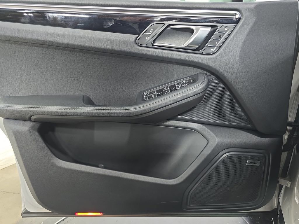 Certified 2026 Porsche Macan AWD/4WD image 22