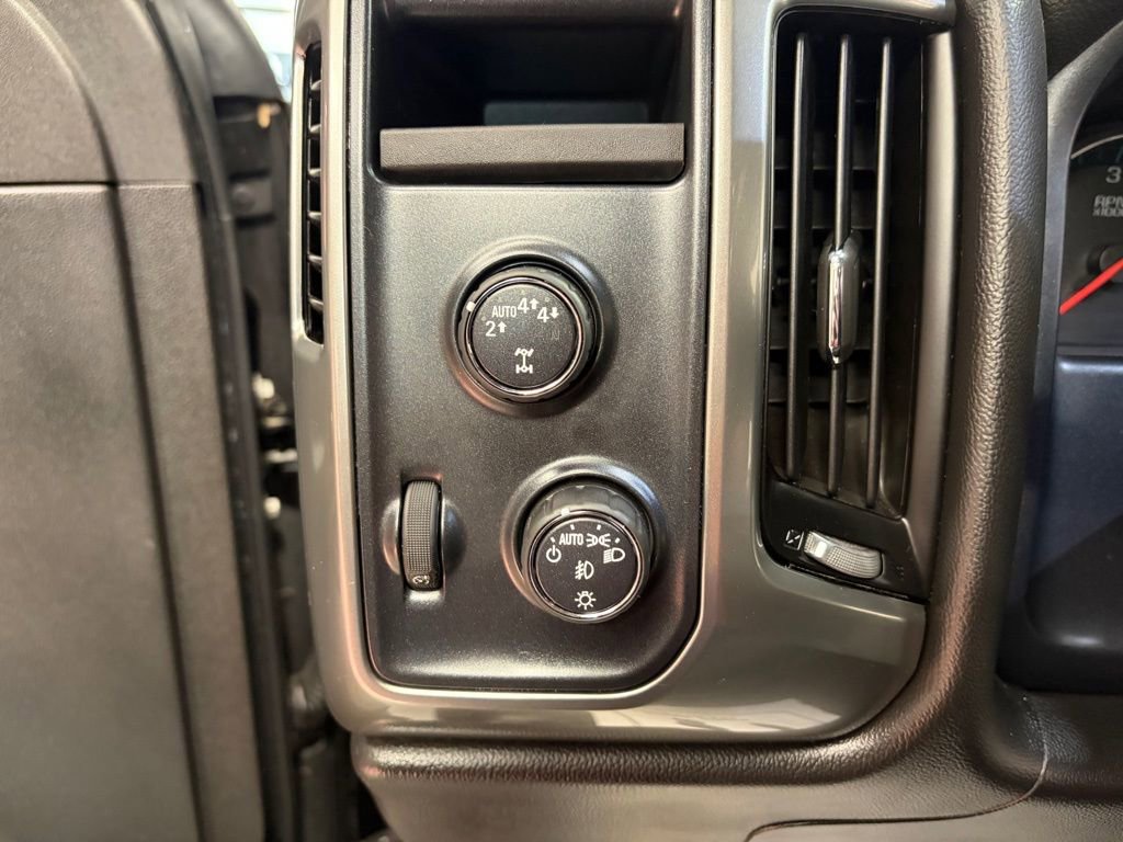 Used 2018 Chevrolet Silverado 1500 LT w/ All Star Edition image 13