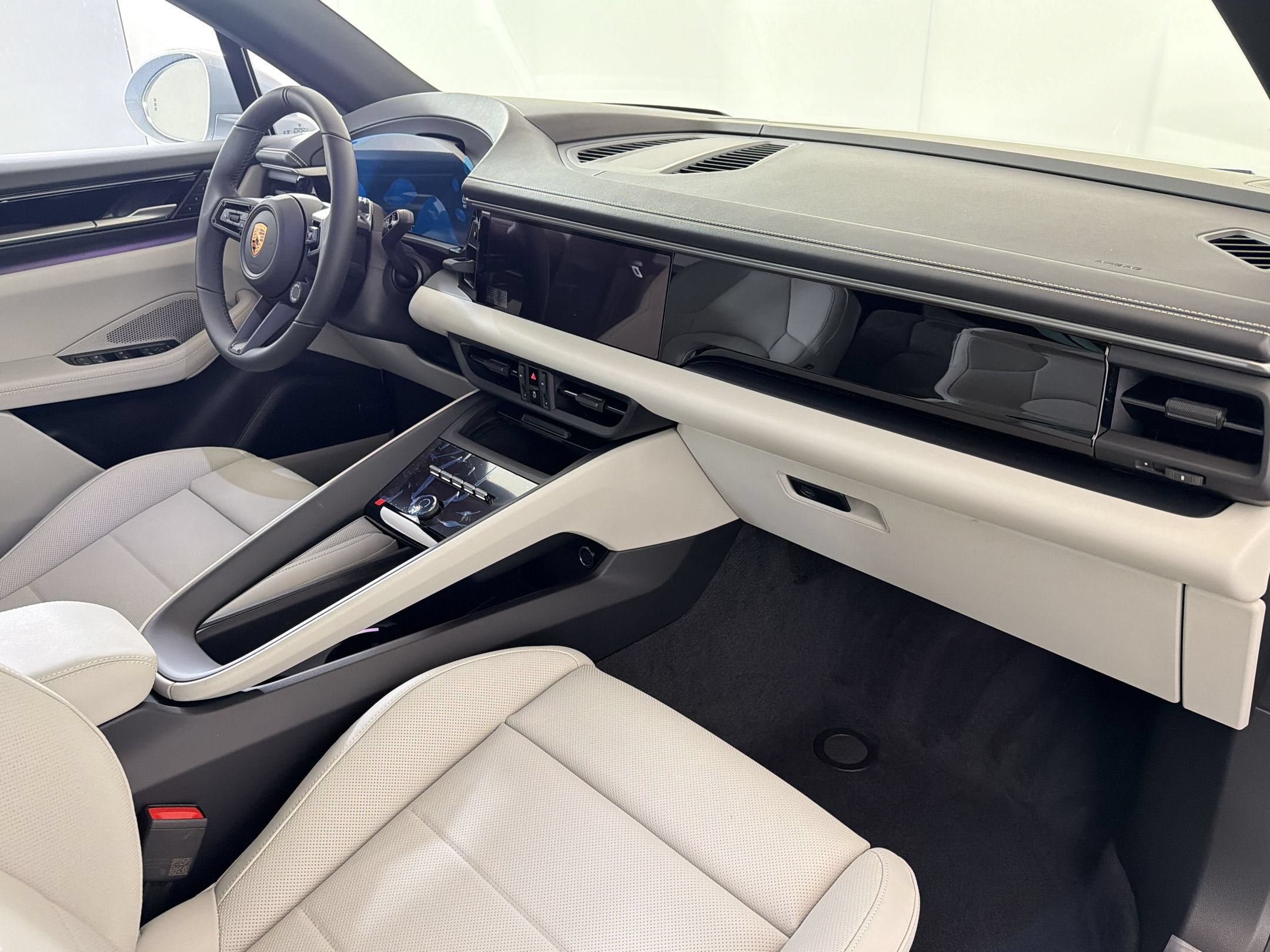 Used 2026 Porsche Macan Electric RWD image 28