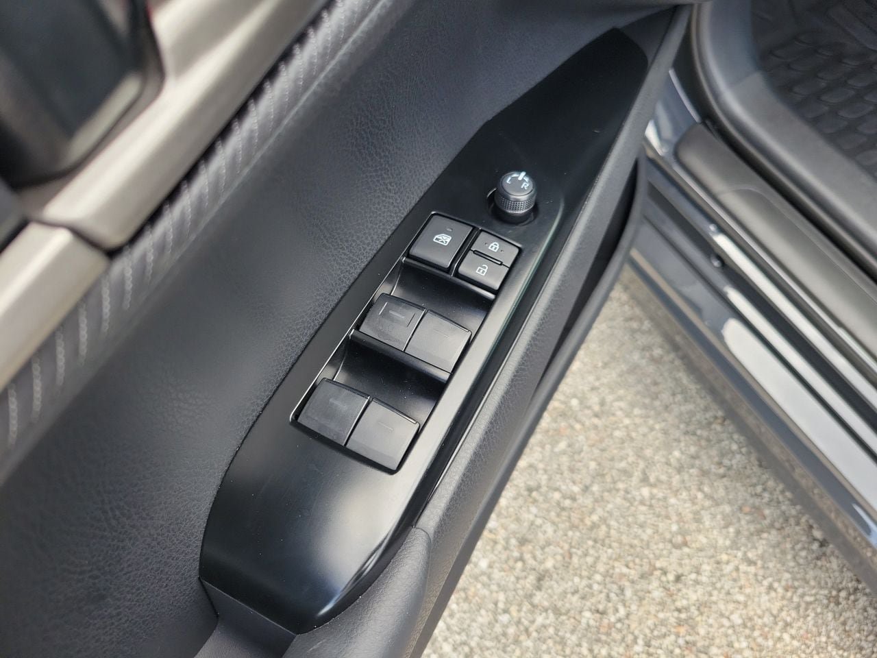 Used 2026 Toyota Camry SE FWD image 15