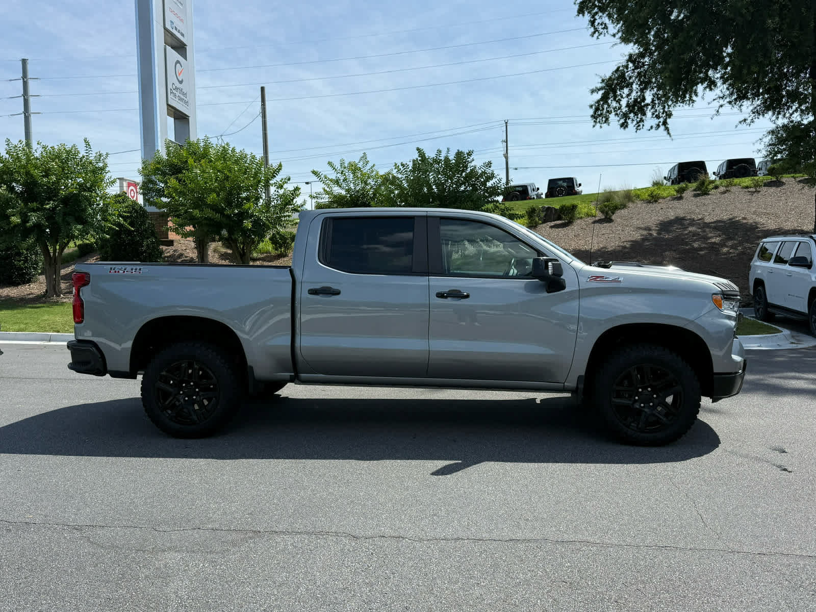 Used 2024 Chevrolet Silverado 1500 LT Trail Boss w/ LT Trail Boss Premium Package AWD/4WD image 6