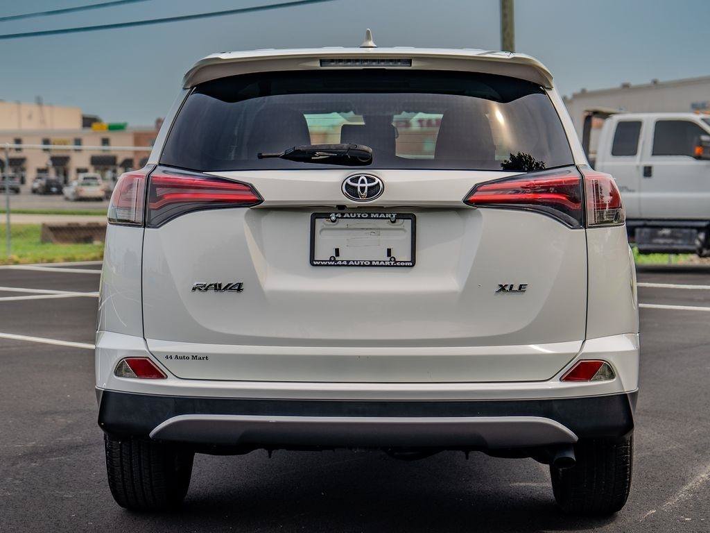 Used 2018 Toyota RAV4 XLE FWD image 3