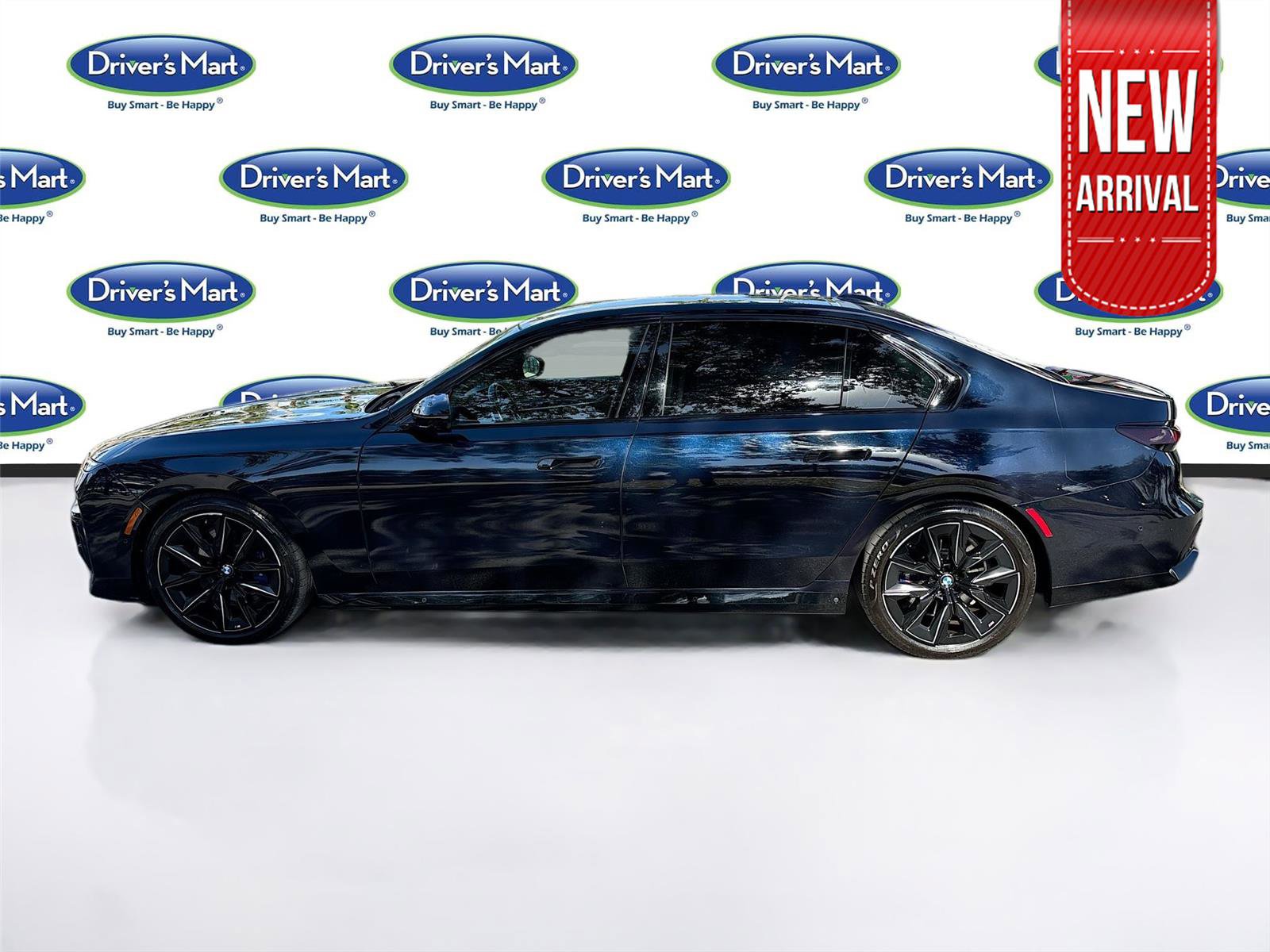 Used 2023 BMW 740i w/ Parking Assistance Package image 5