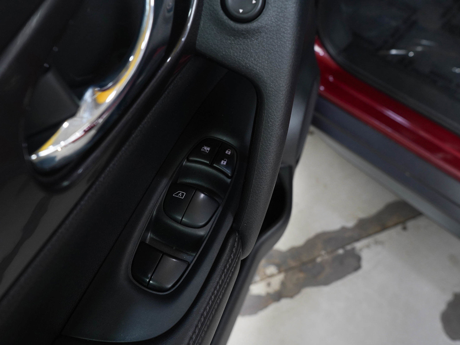 Used 2020 Nissan Rogue SV image 17