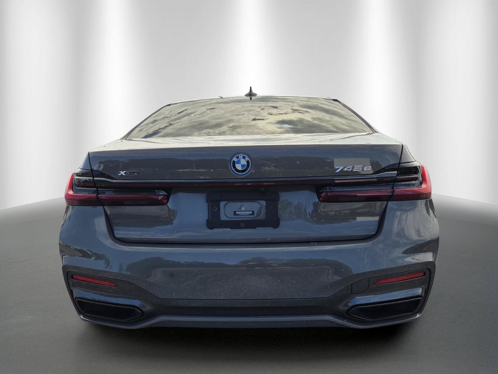 Used 2022 BMW 745e xDrive w/ M Sport Package AWD/4WD image 6