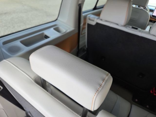 Used 2025 Volkswagen ID. Buzz 1st Edition RWD image 37