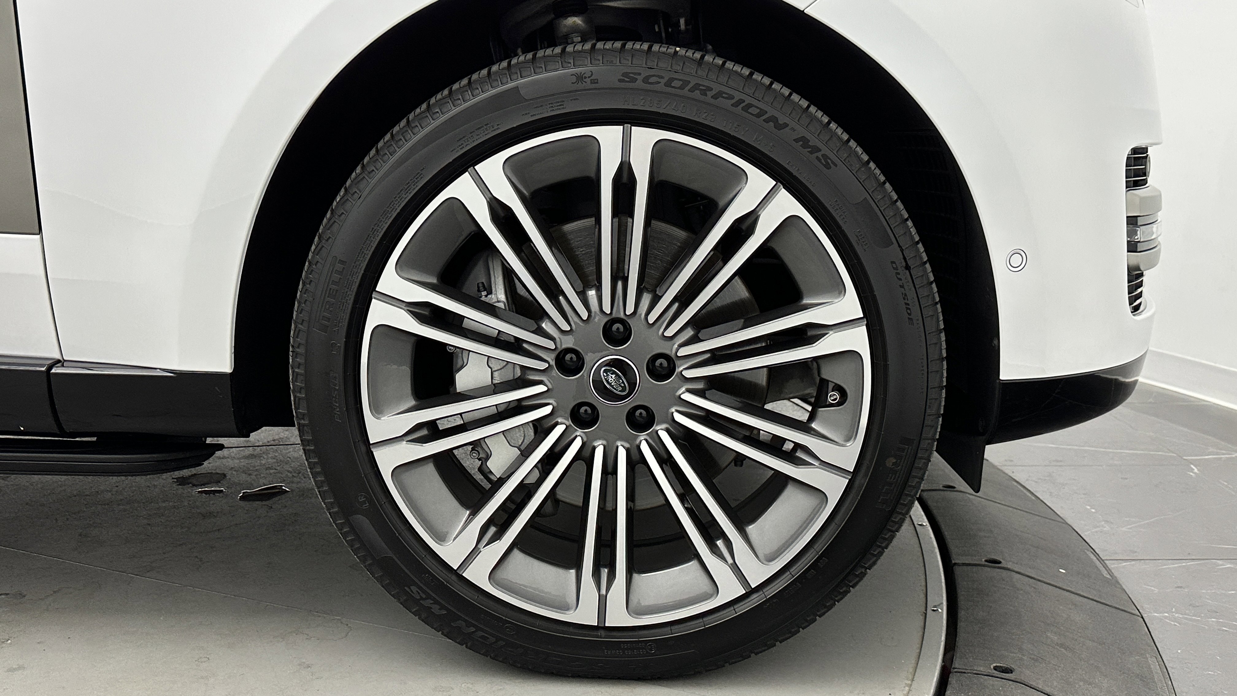 Used 2025 Land Rover Range Rover Long Wheelbase SE image 49