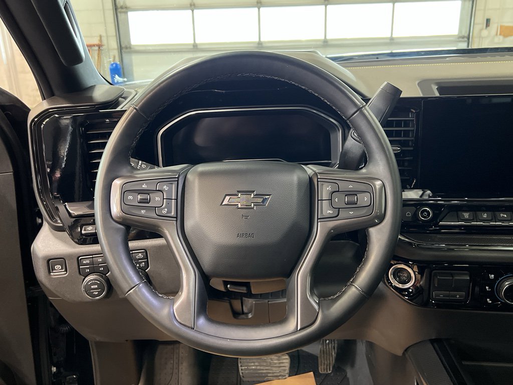 Used 2024 Chevrolet Silverado 2500 ZR2 w/ Technology Package image 32