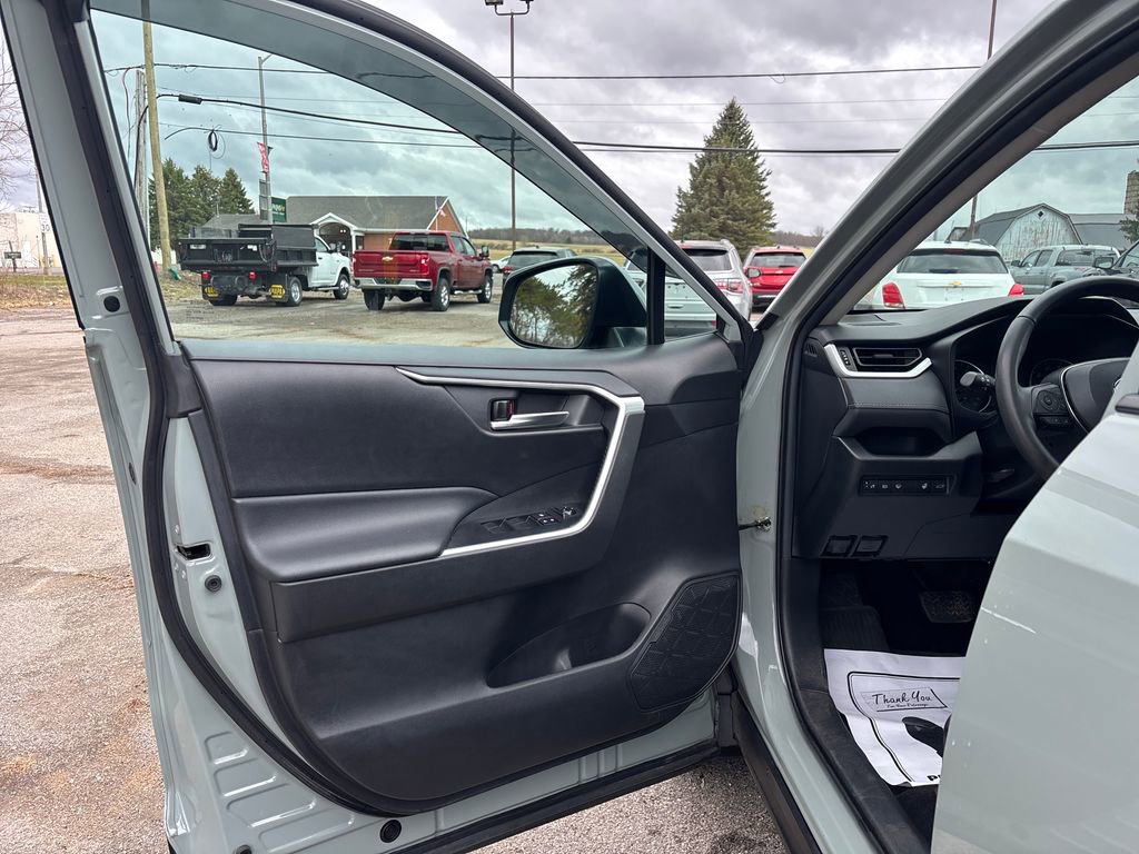 Used 2020 Toyota RAV4 XLE w/ Convenience Package image 21