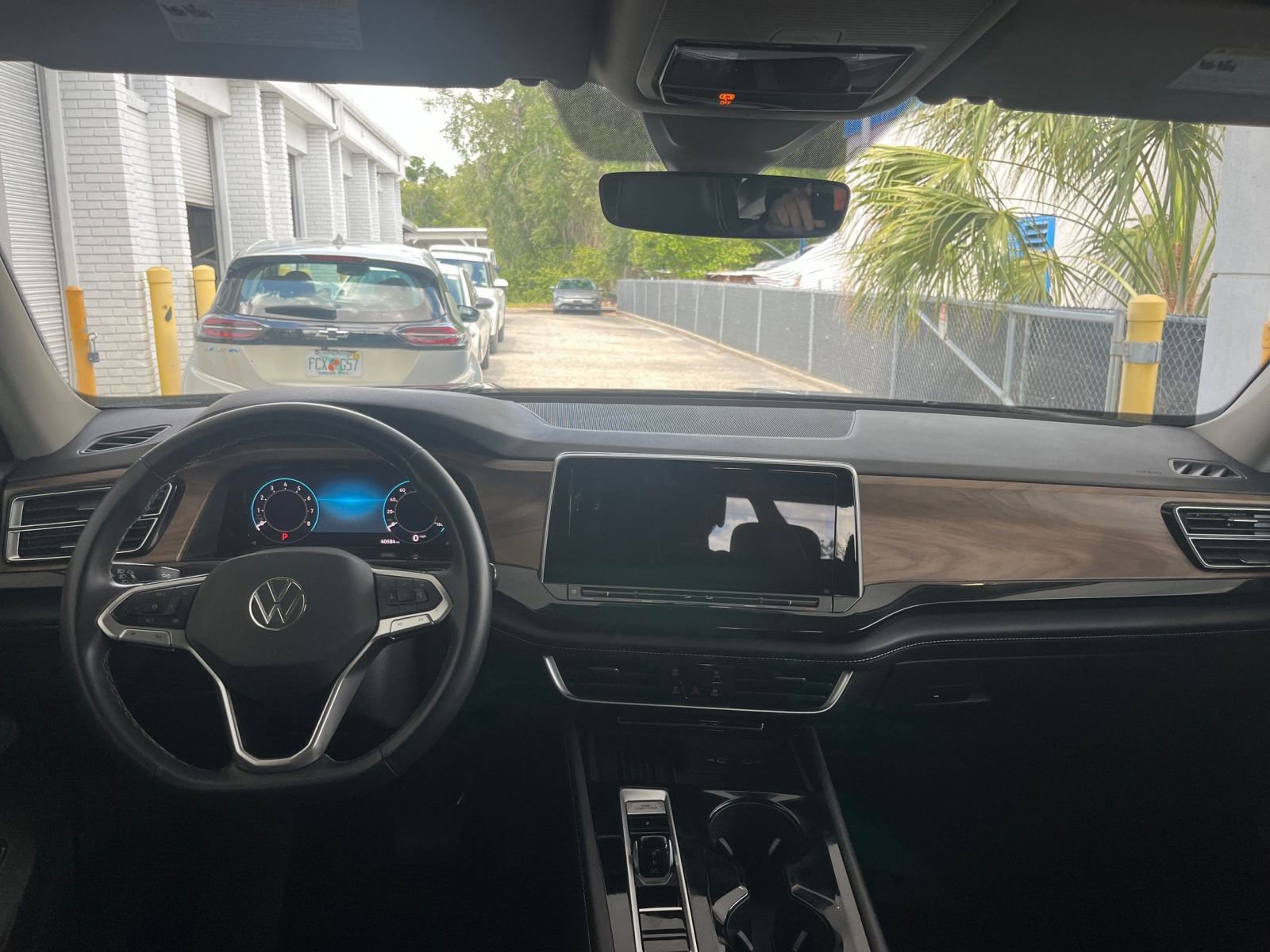 Used 2025 Volkswagen Atlas SE AWD/4WD image 36