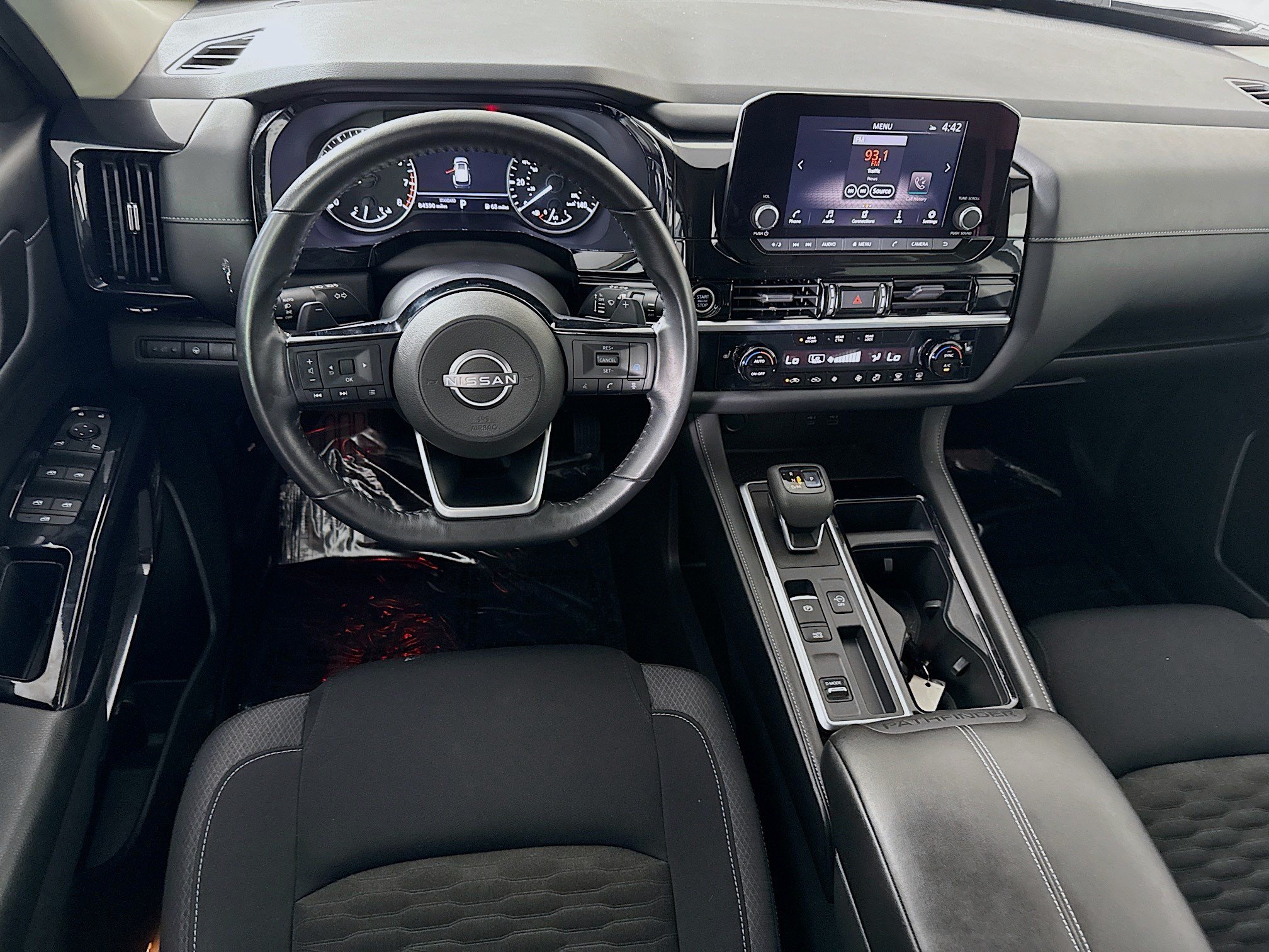 Used 2022 Nissan Pathfinder SV FWD image 17