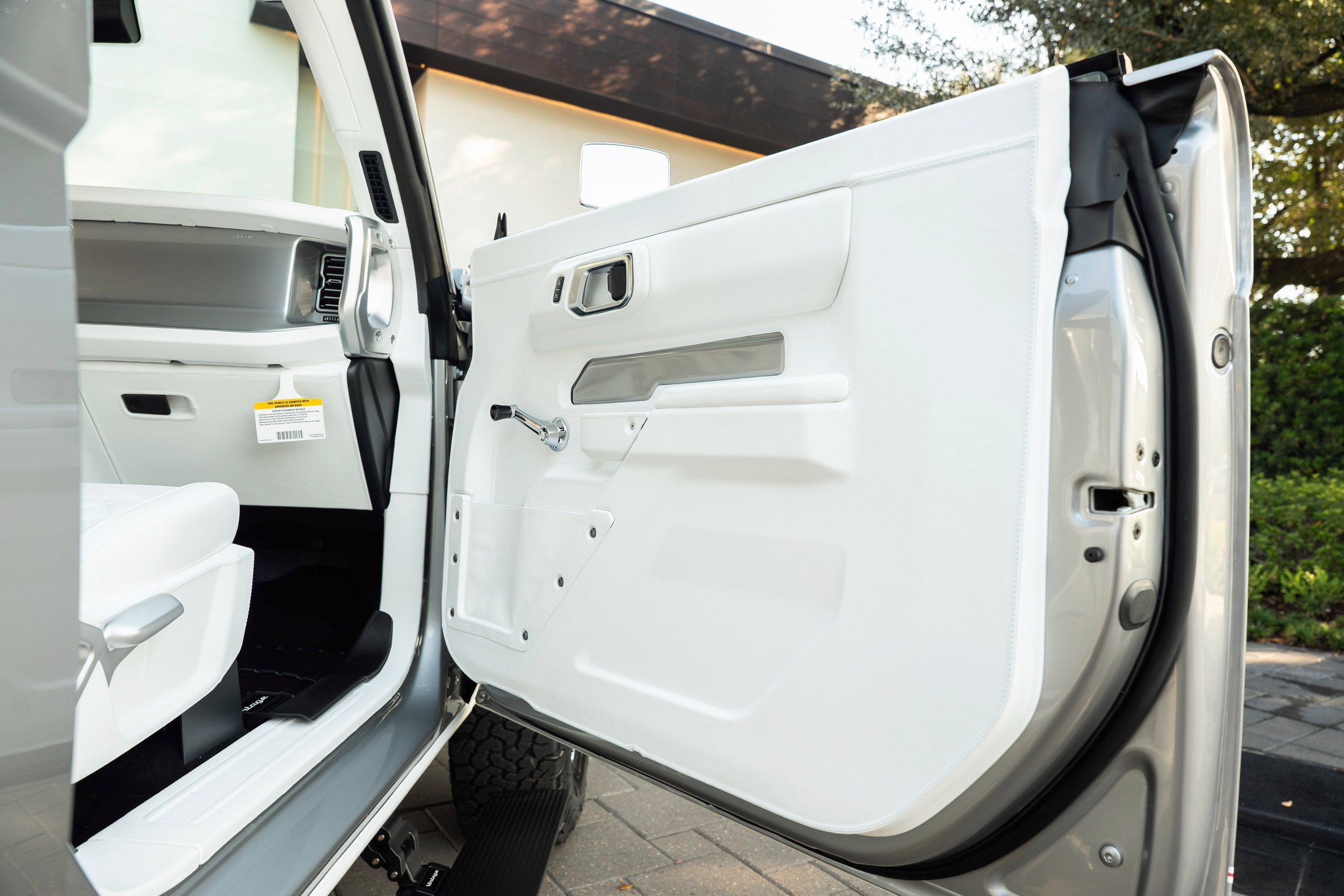 Used 2025 Ford Bronco Badlands image 48