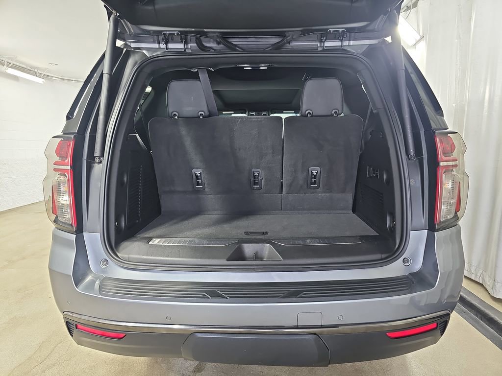 Used 2022 Chevrolet Tahoe RST w/ Luxury Package AWD/4WD image 17