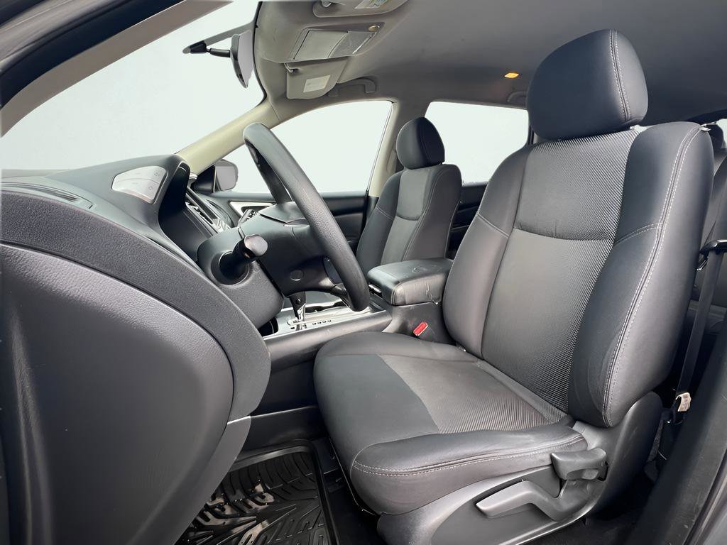 Used 2019 Nissan Pathfinder S image 17