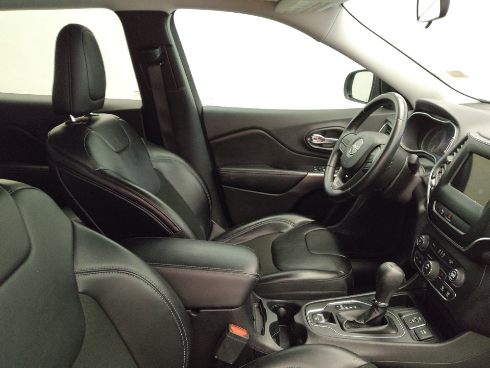 Used 2019 Jeep Cherokee Latitude Plus FWD image 21