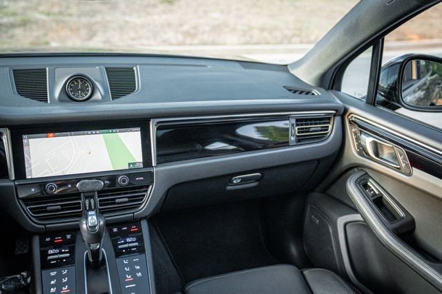 Used 2023 Porsche Macan Turbo image 27
