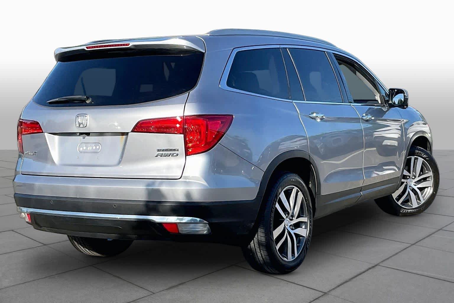 Used 2016 Honda Pilot Touring image 12