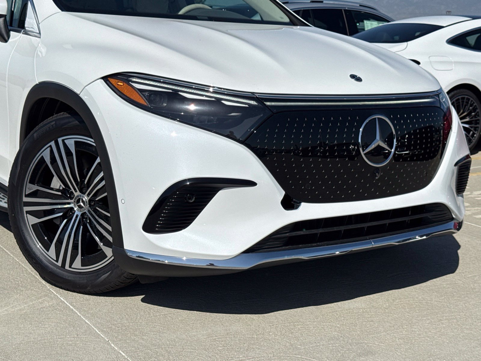 New 2027 Mercedes-Benz EQS 400 4MATIC SUV image 3