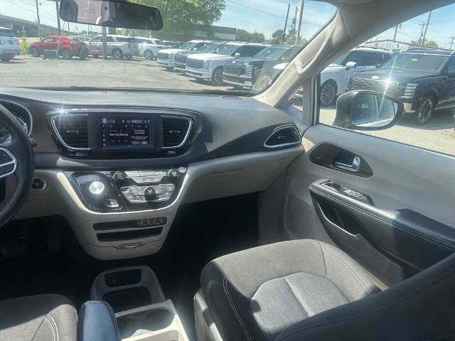 Used 2022 Chrysler Voyager LX FWD image 22