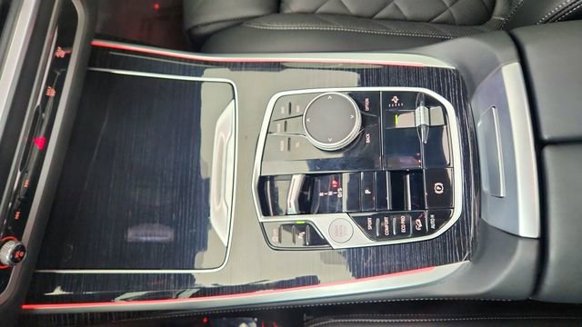 Used 2024 BMW X7 xDrive40i w/ M Sport Package image 58