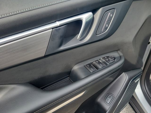 Used 2025 Buick Enclave Preferred AWD/4WD image 18