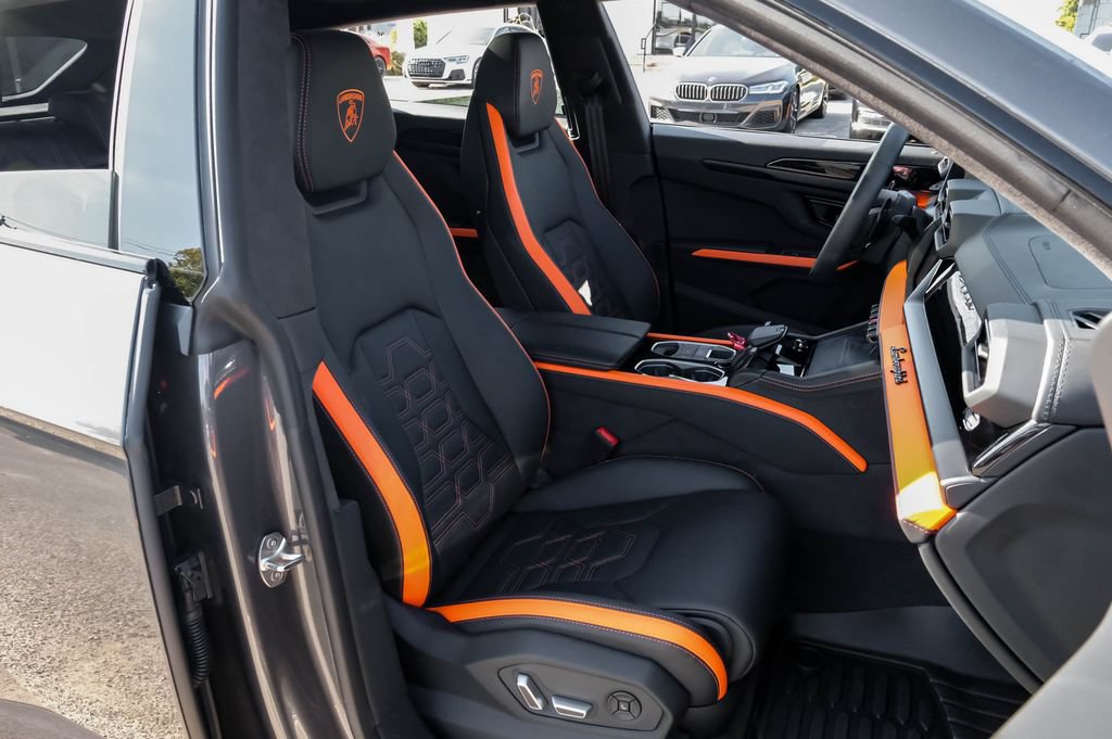 Used 2025 Lamborghini Urus SE AWD/4WD image 39