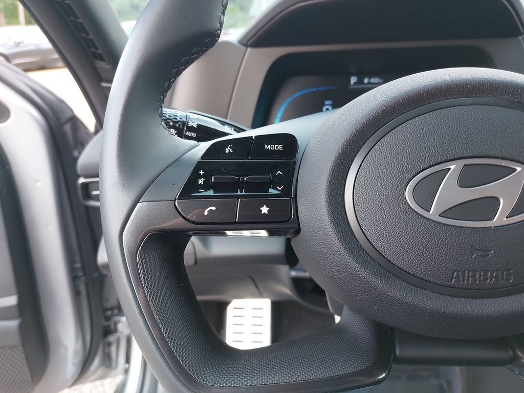 Certified 2025 Hyundai Elantra Sport FWD image 18