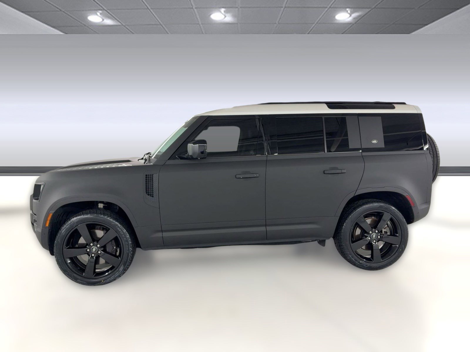 Used 2024 Land Rover Defender 110 X-Dynamic SE image 2