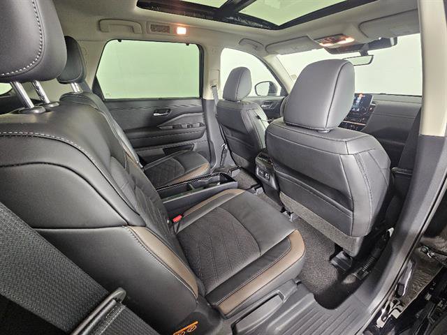 New 2025 Nissan Pathfinder Platinum AWD/4WD image 20