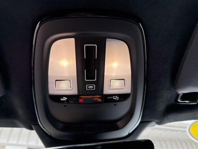Certified 2023 Volvo XC90 T8 Ultimate w/ Lounge Package image 21