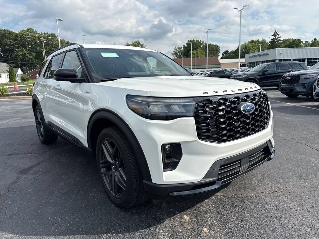 Used 2025 Ford Explorer ST-Line w/ Premium Package AWD/4WD image 4