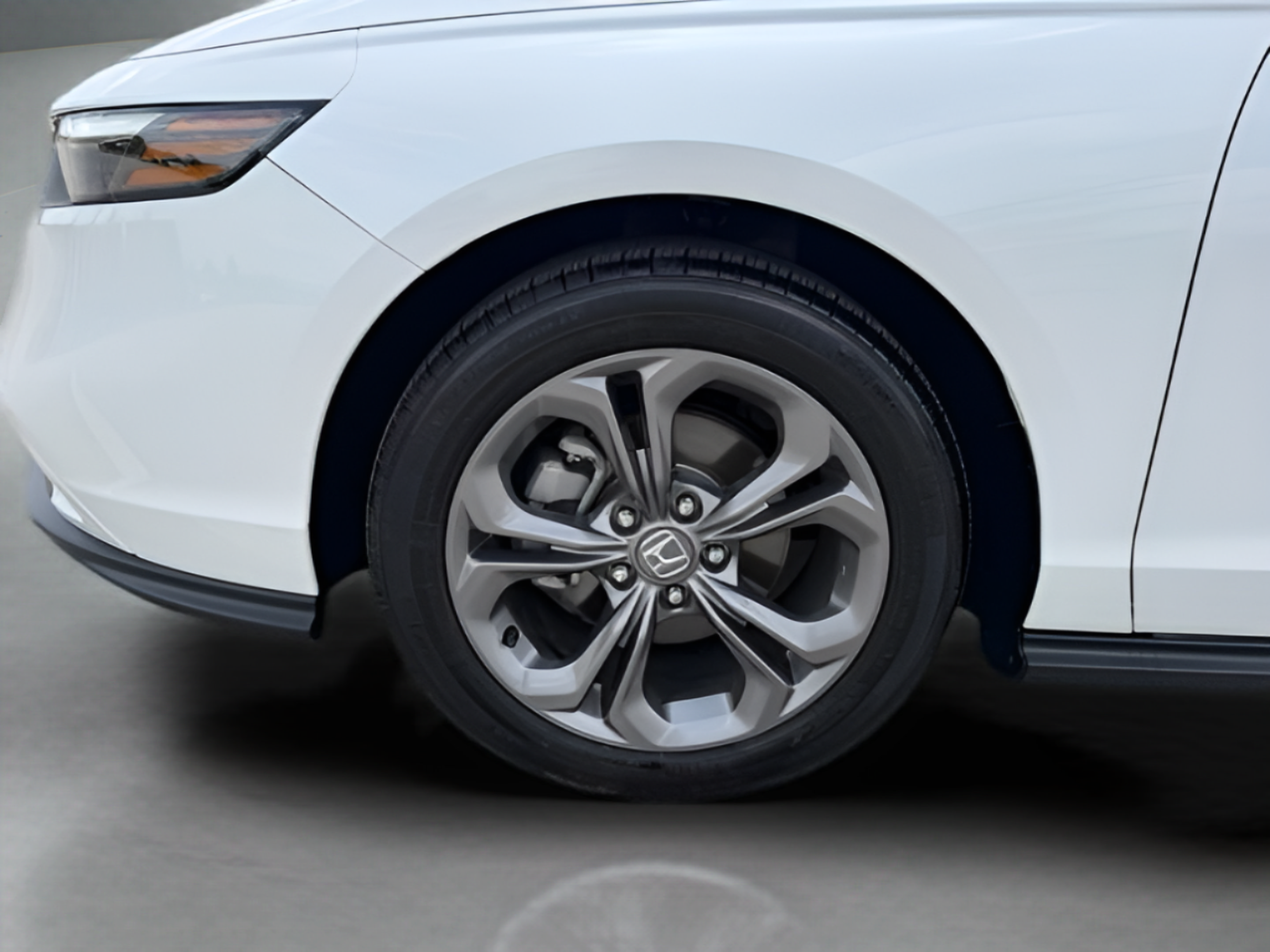 Certified 2023 Honda Accord EX image 33