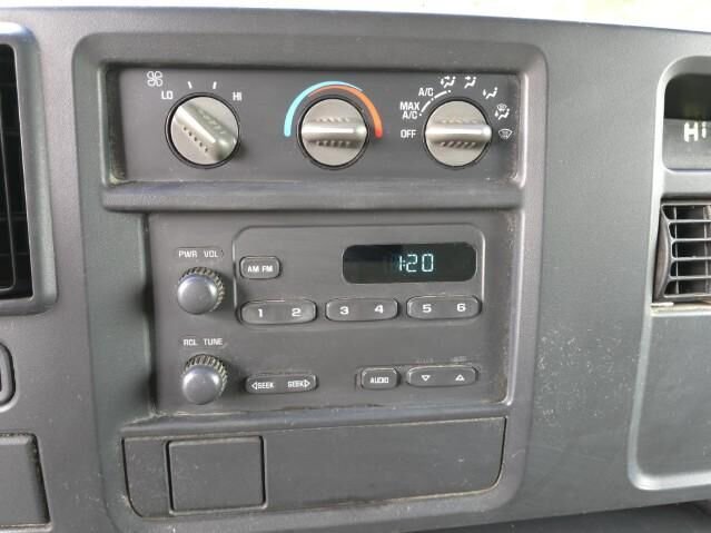 Used 2004 GMC Savana 3500 image 15