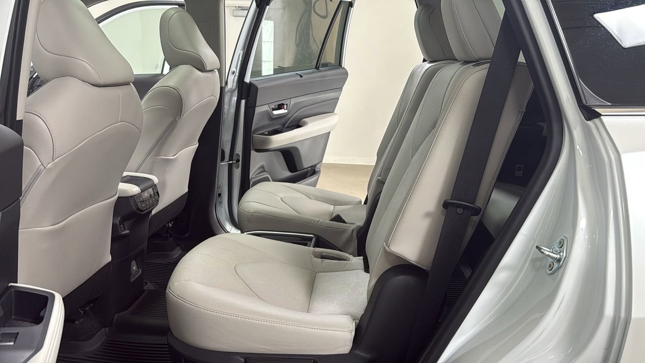Certified 2024 Toyota Grand Highlander Platinum image 15