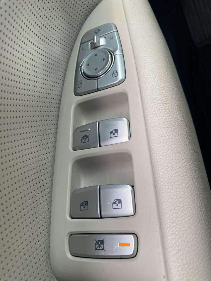 Used 2020 Genesis G70 2.0T w/ Elite Package image 18