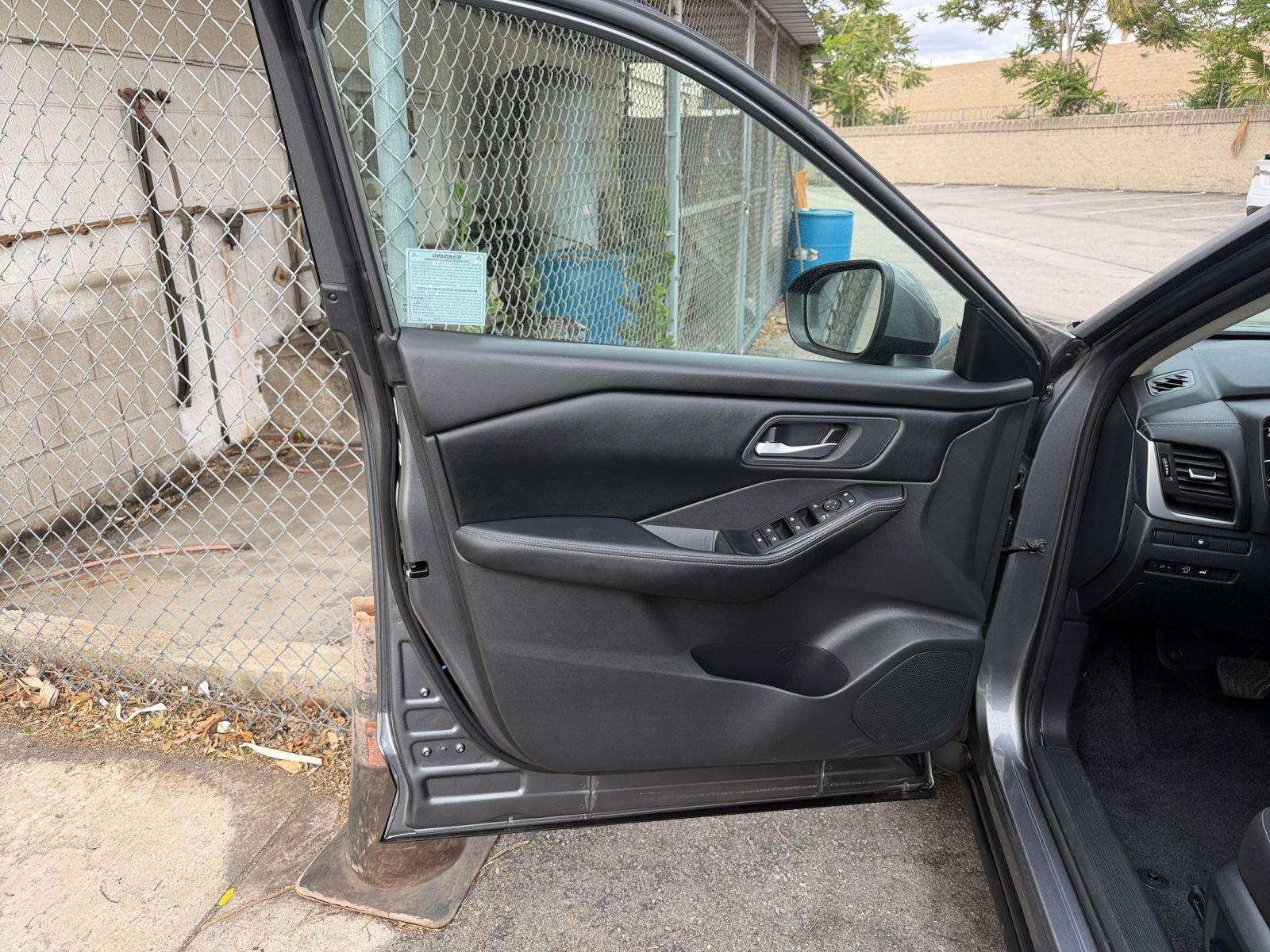 Used 2025 Nissan Rogue SV FWD image 18