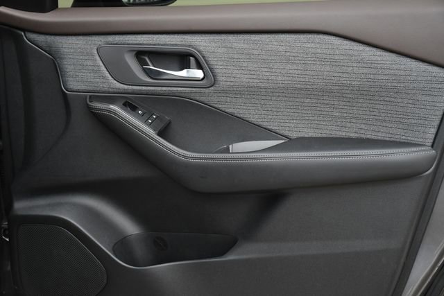 Used 2023 Nissan Rogue SV image 30