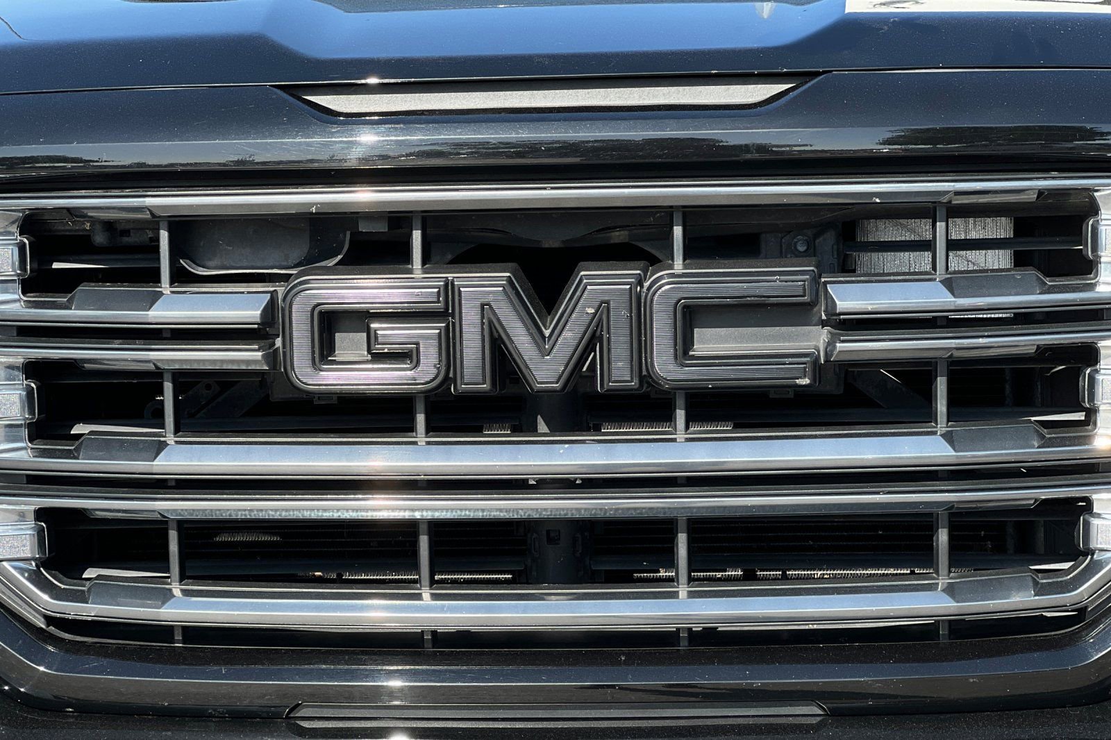 Used 2018 GMC Sierra 1500 SLT w/ All Terrain Package AWD/4WD image 38