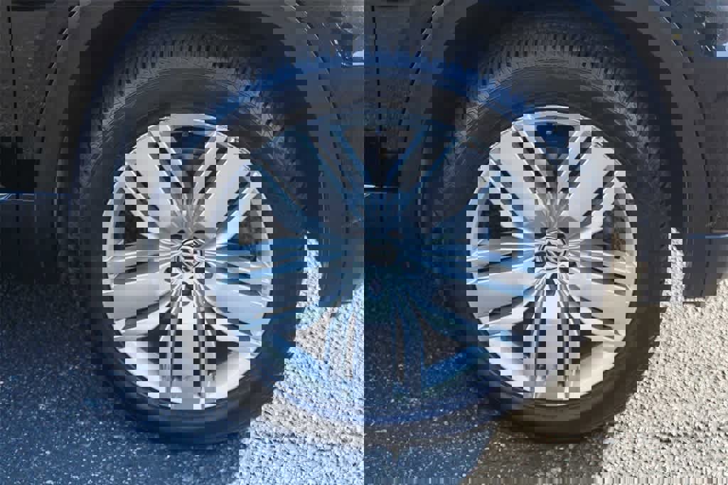 Used 2018 Volkswagen Atlas SEL Premium image 12