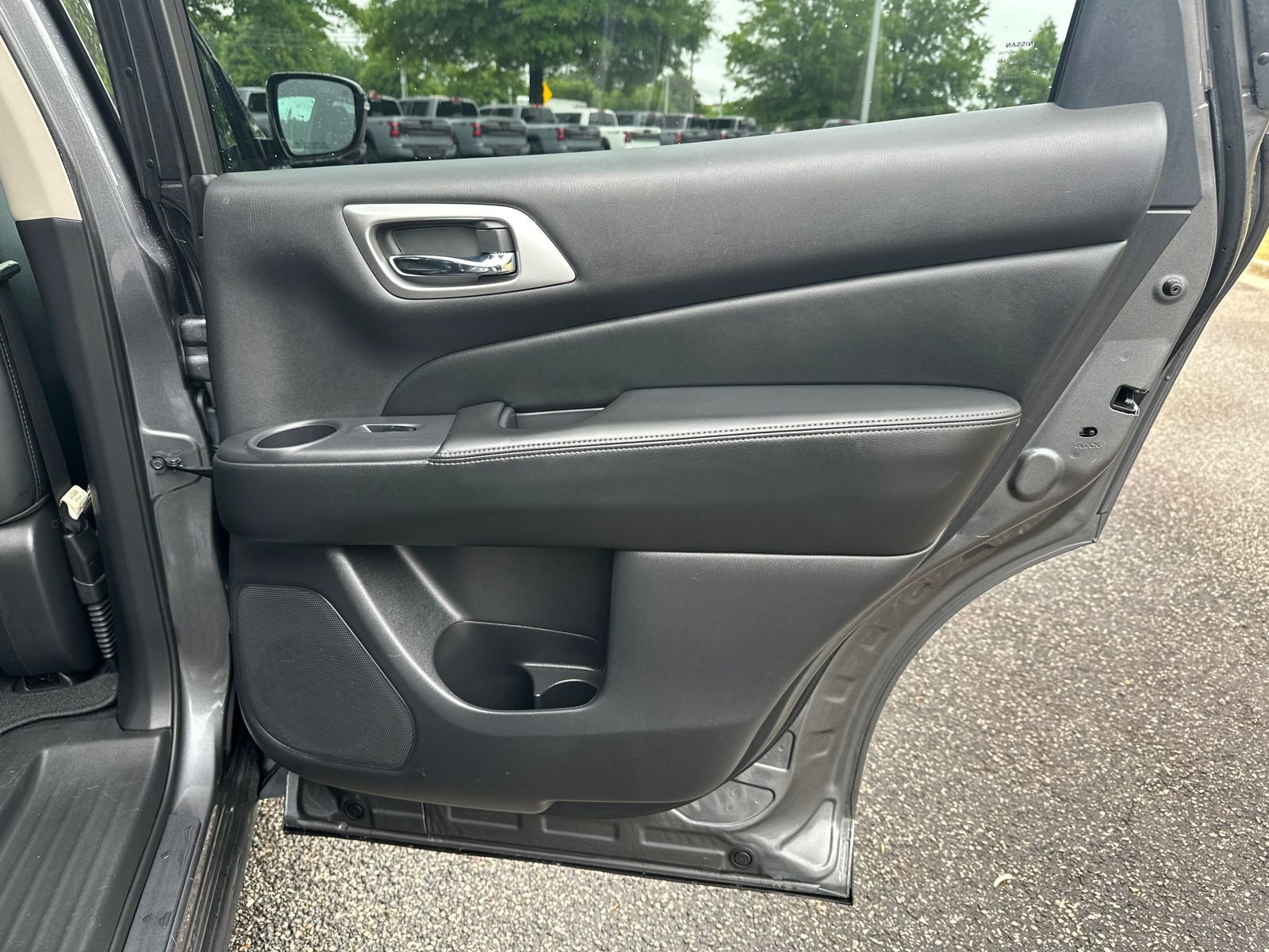 Used 2017 Nissan Pathfinder SL w/ SL Tech Package FWD image 15